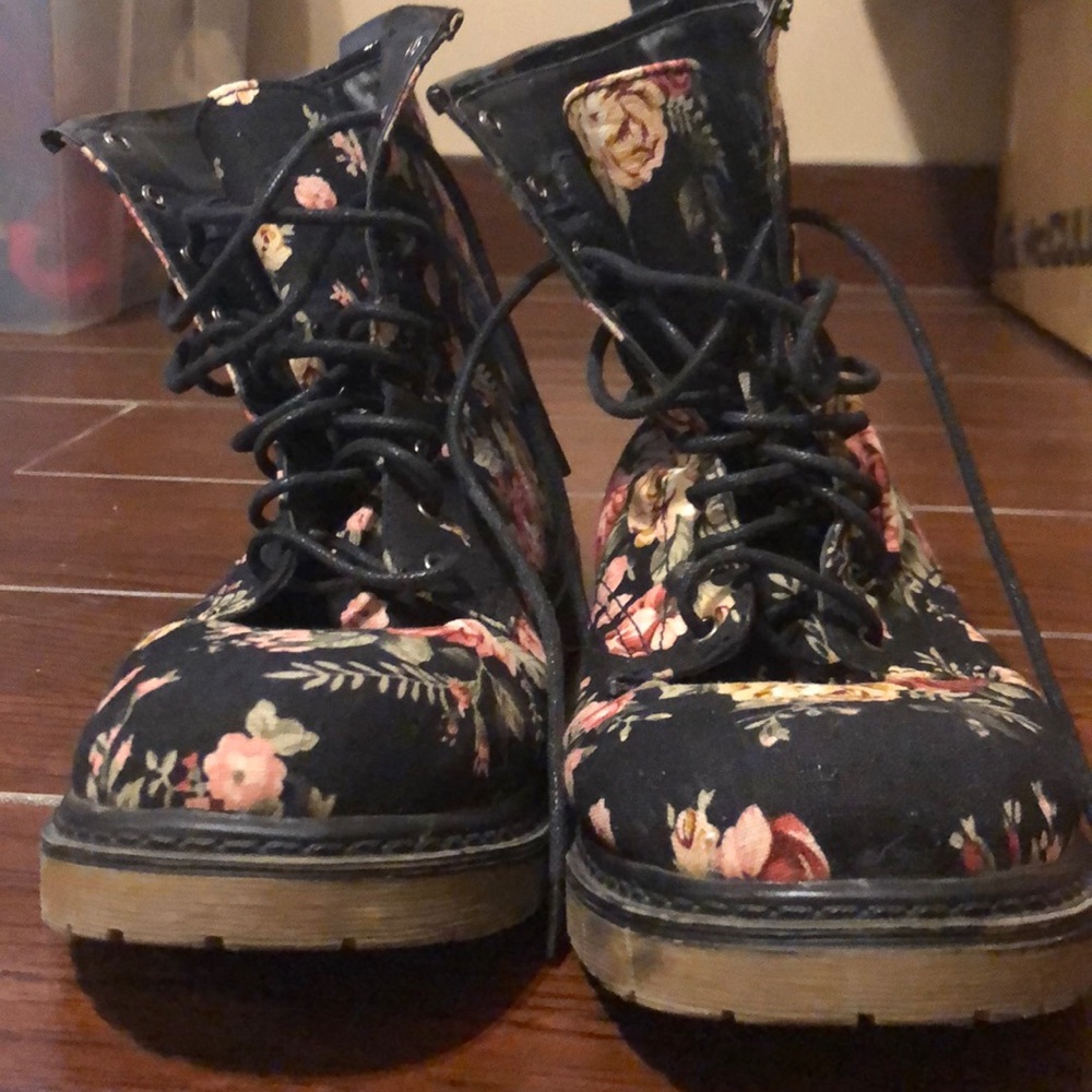 Flowered boots